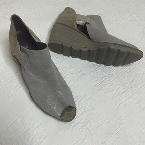Brunate Gray Tan Leather Peep Toe Wedges Sandals Shoes Size EU 40 US 10